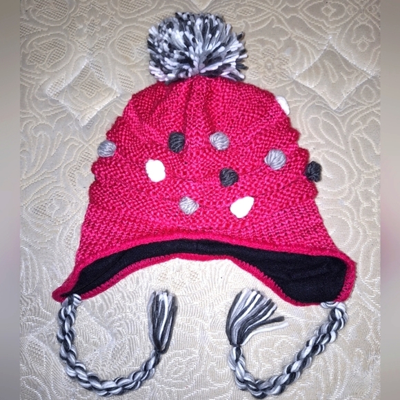 A pink Thinsulate pink toboggan with a pompom and knitted buttons all over. - Picture 1 of 3